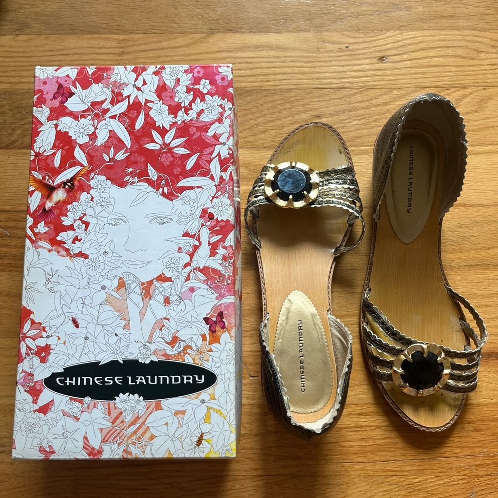 Chinese Laundry Tan and Black Wedge Sandals